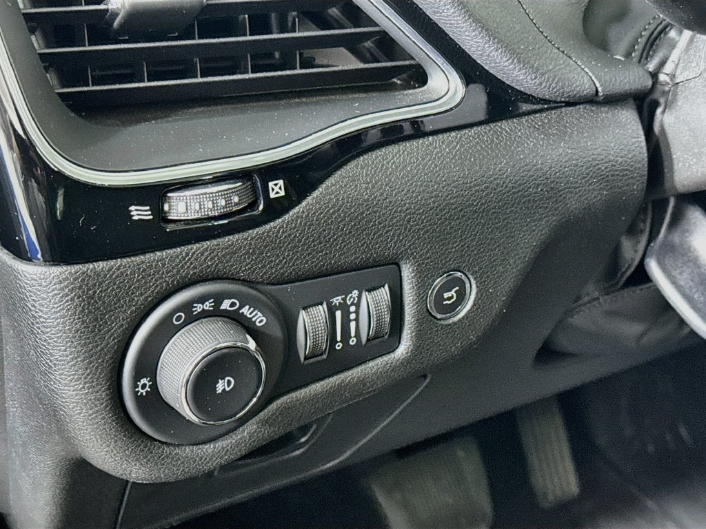 2023 Jeep Cherokee Altitude 4X4 Lux Elite Package