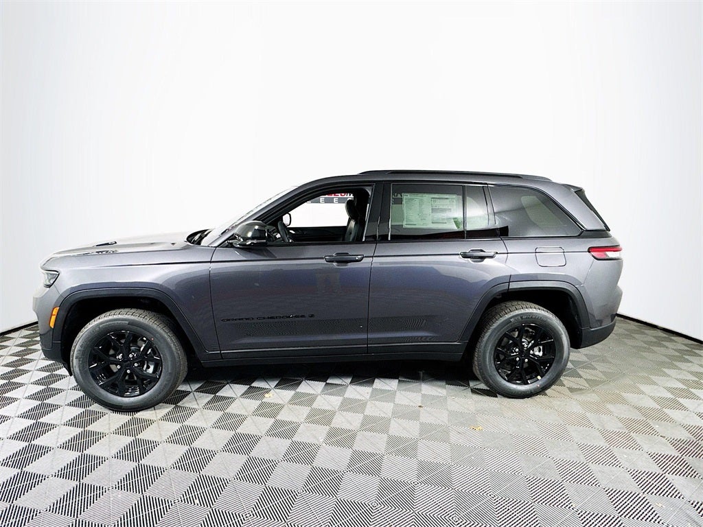 2025 Jeep Grand Cherokee Laredo