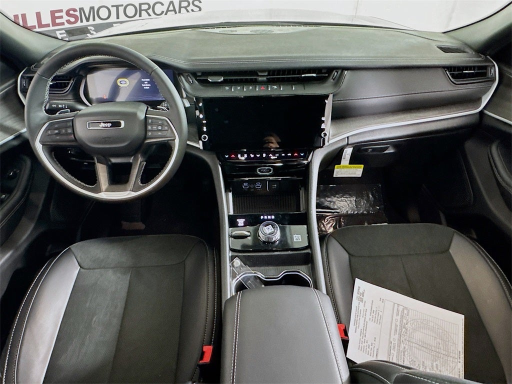 2026 Jeep Grand Cherokee Laredo