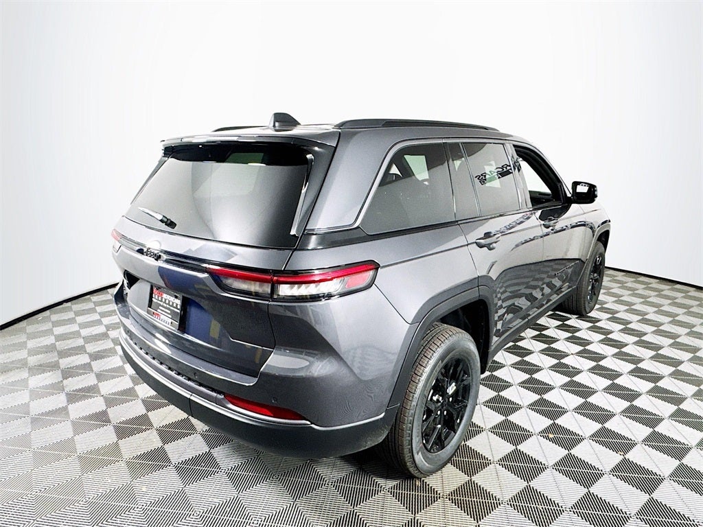 2026 Jeep Grand Cherokee Laredo