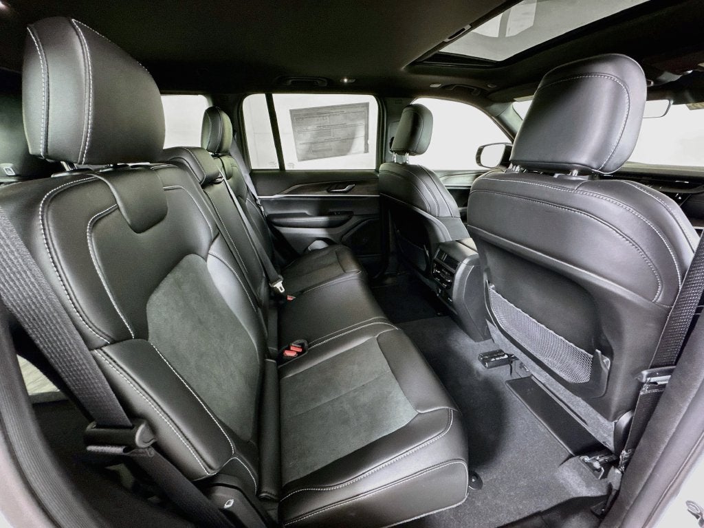 2026 Jeep Grand Cherokee Altitude