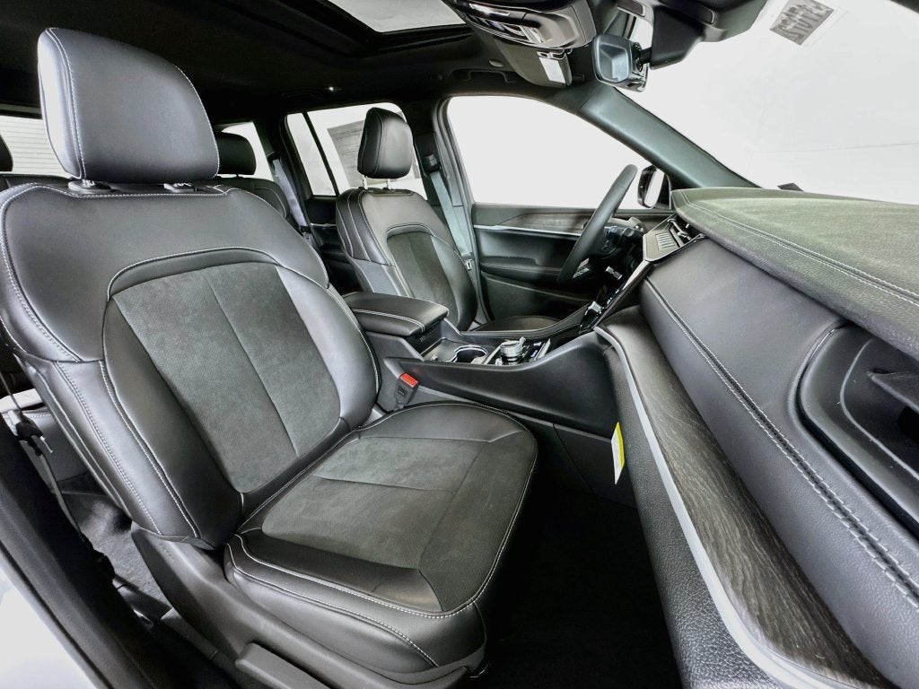 2026 Jeep Grand Cherokee Altitude