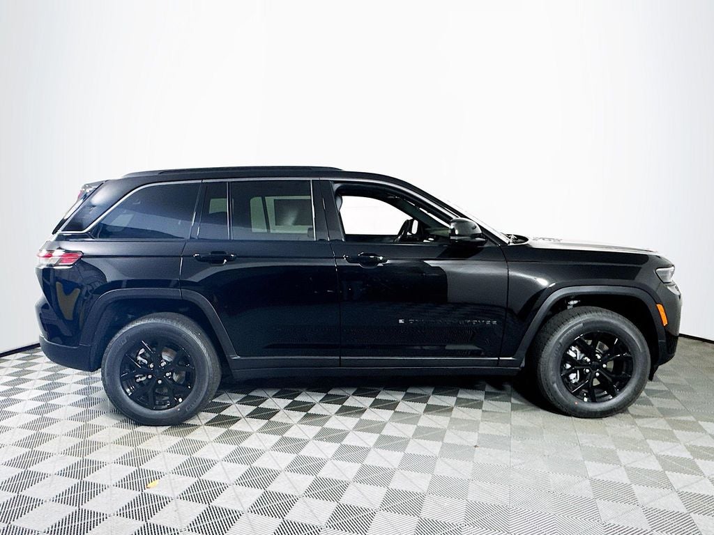 2026 Jeep Grand Cherokee Laredo