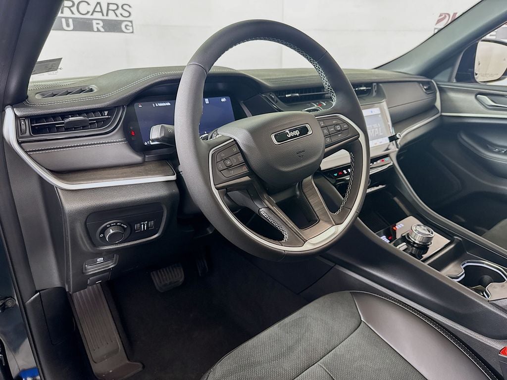 2026 Jeep Grand Cherokee Laredo