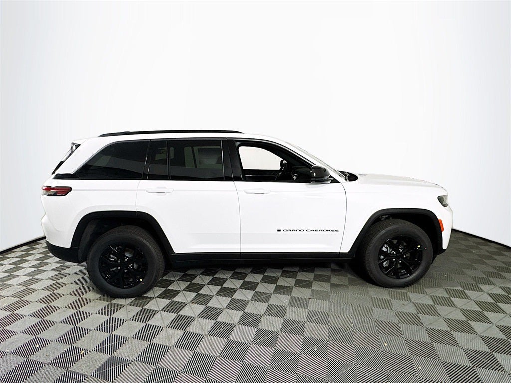 2026 Jeep Grand Cherokee Laredo