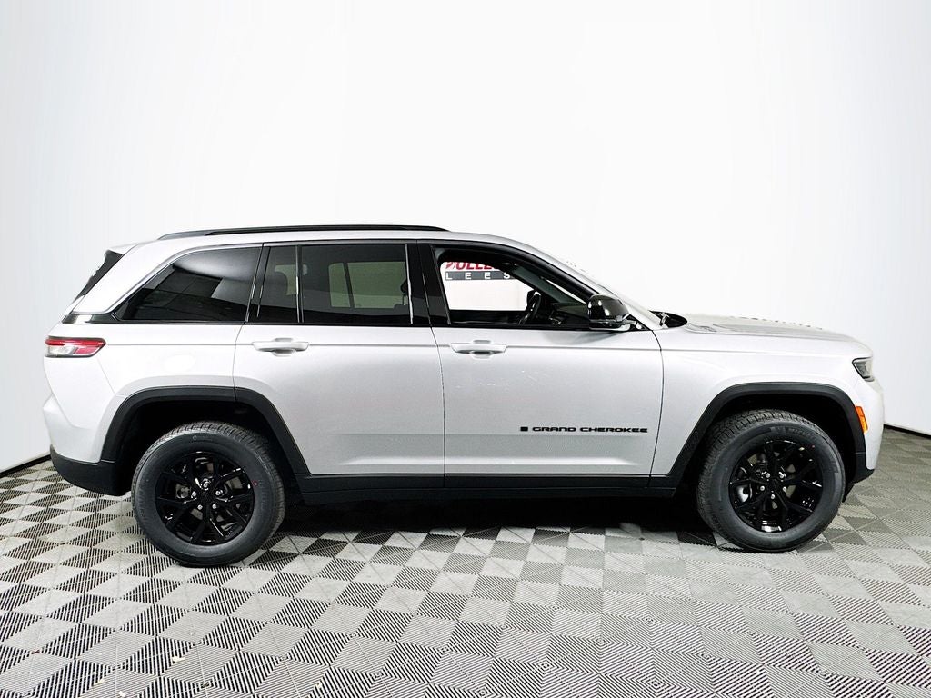2026 Jeep Grand Cherokee Laredo