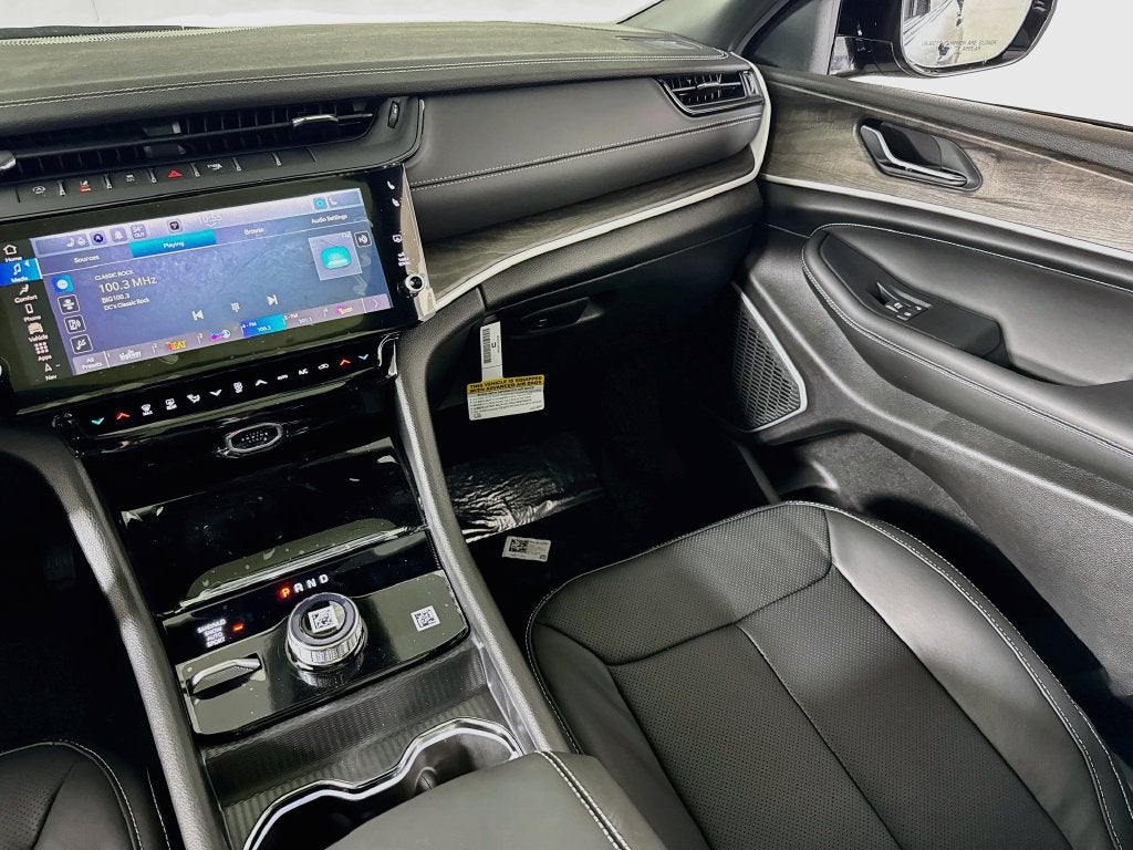 2027 Jeep Grand Cherokee Limited Reserve