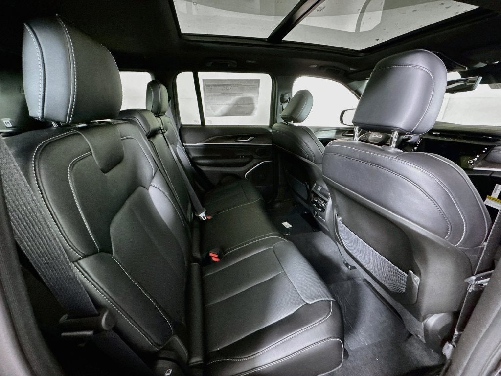 2027 Jeep Grand Cherokee Limited Reserve