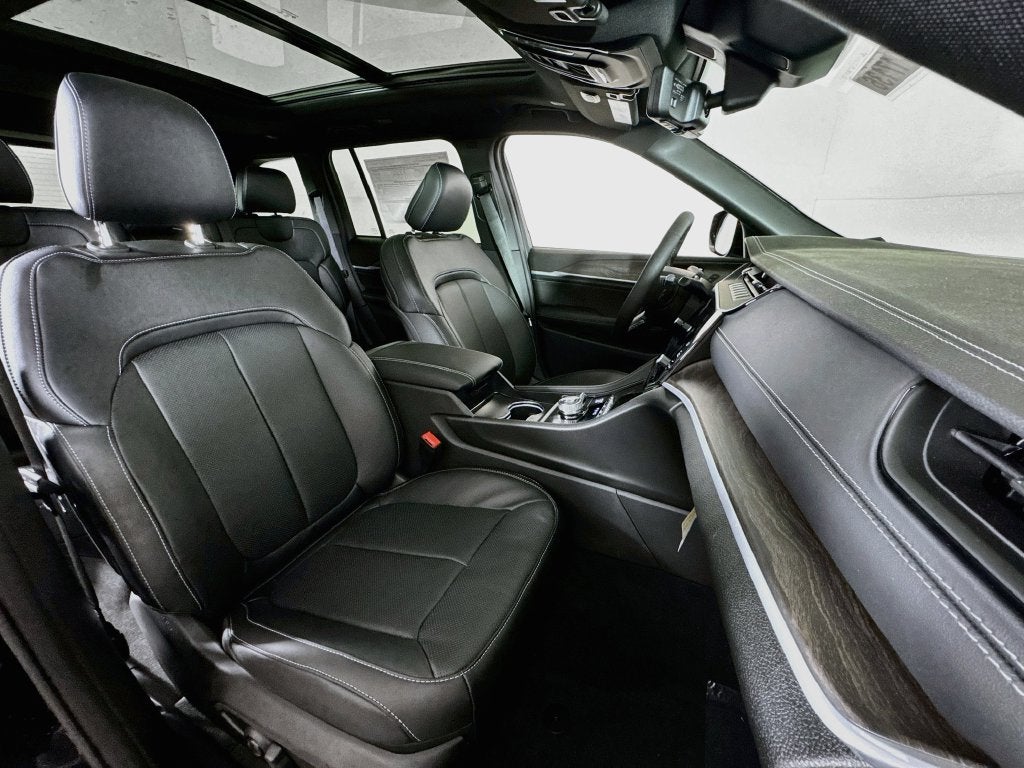 2027 Jeep Grand Cherokee Limited Reserve
