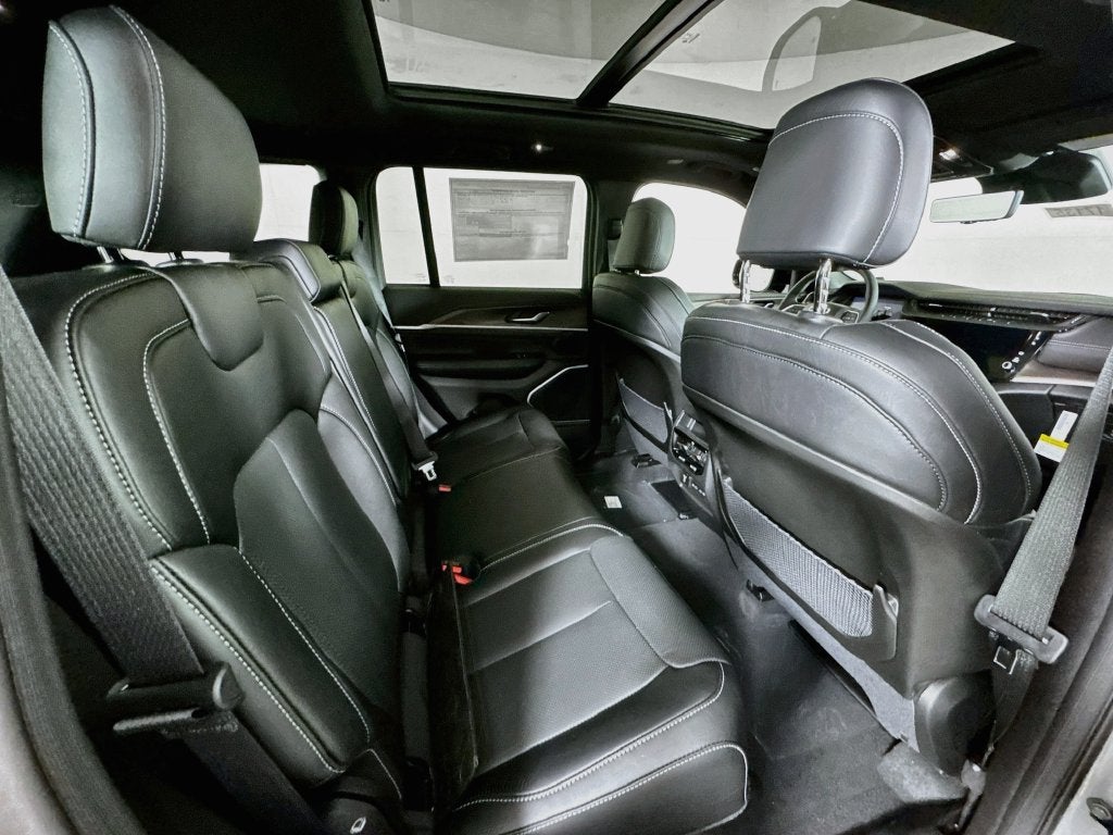 2027 Jeep Grand Cherokee Limited Reserve