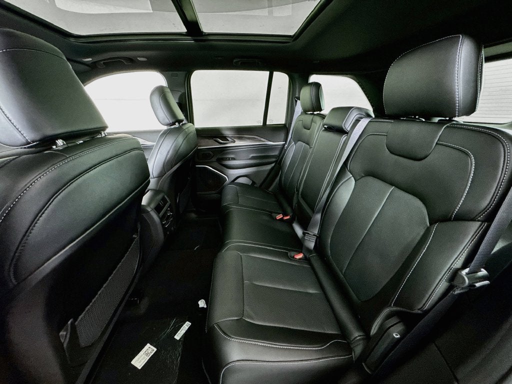 2027 Jeep Grand Cherokee Limited Reserve