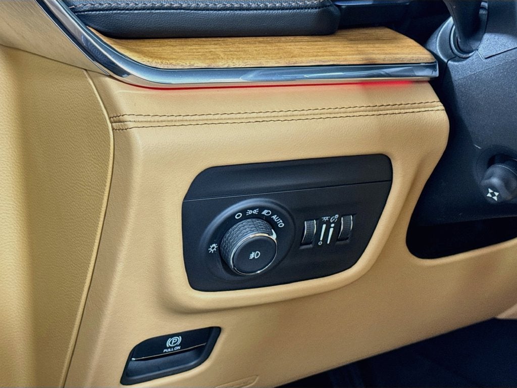2025 Jeep Grand Cherokee Summit Reserve Reserve 4X4