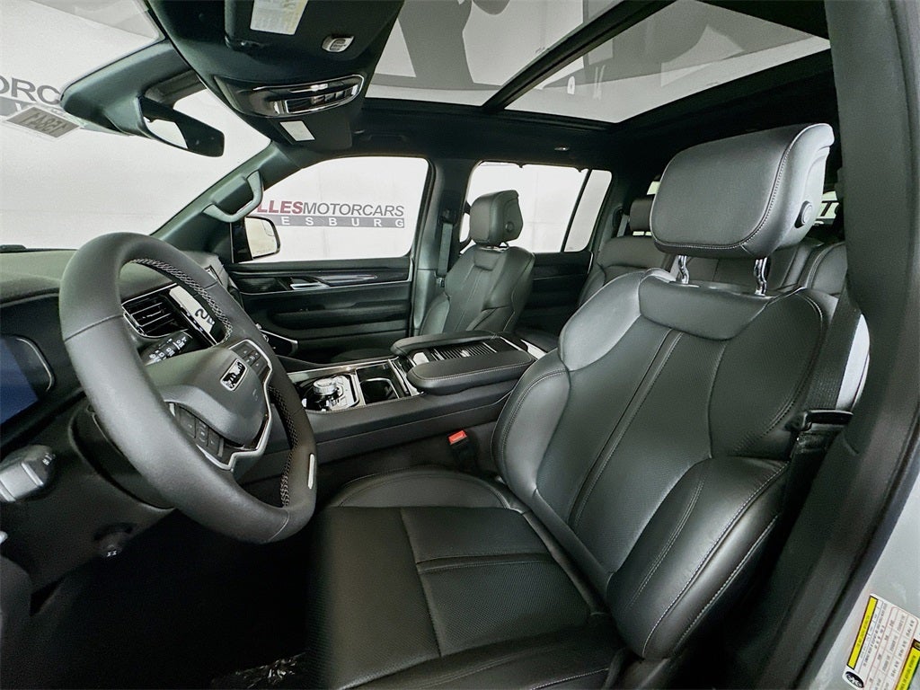 2024 Jeep Wagoneer Base