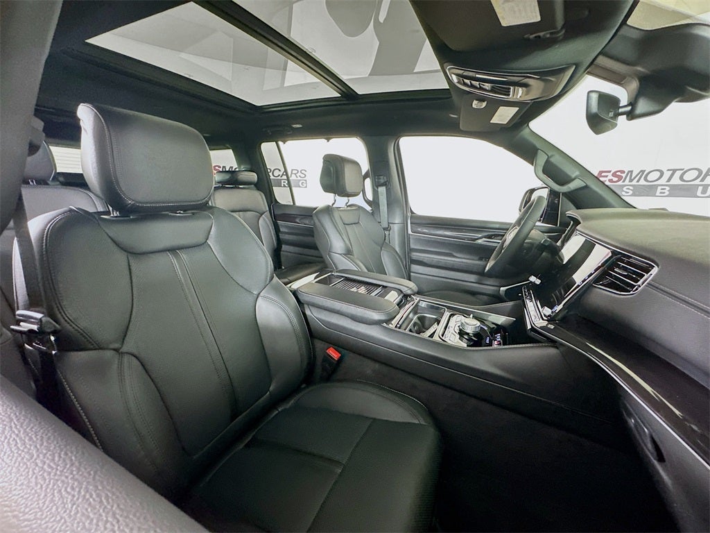 2024 Jeep Wagoneer Base