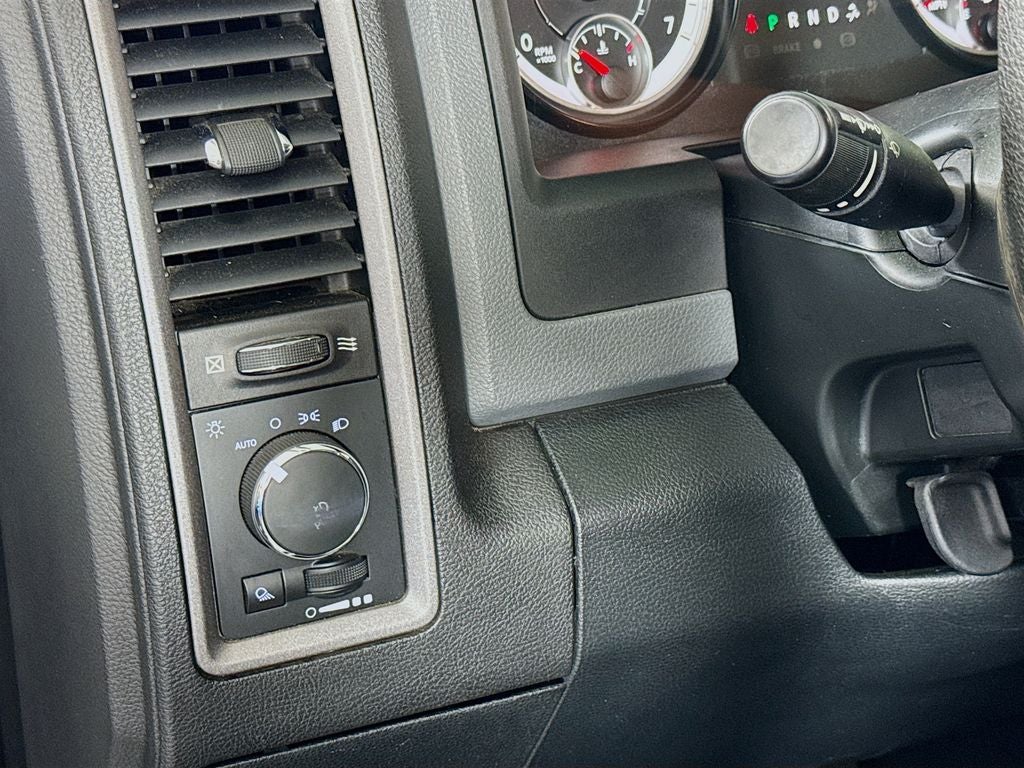 2017 RAM 1500 Express QUAD CAB 4X4