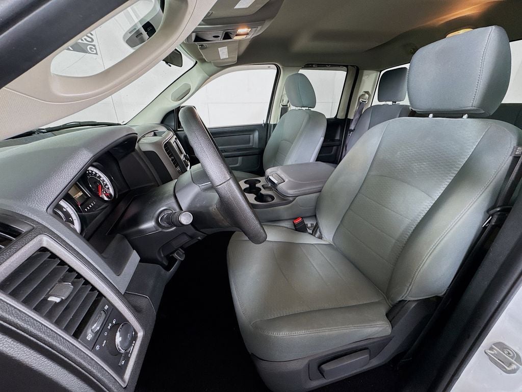 2017 RAM 1500 Express QUAD CAB 4X4