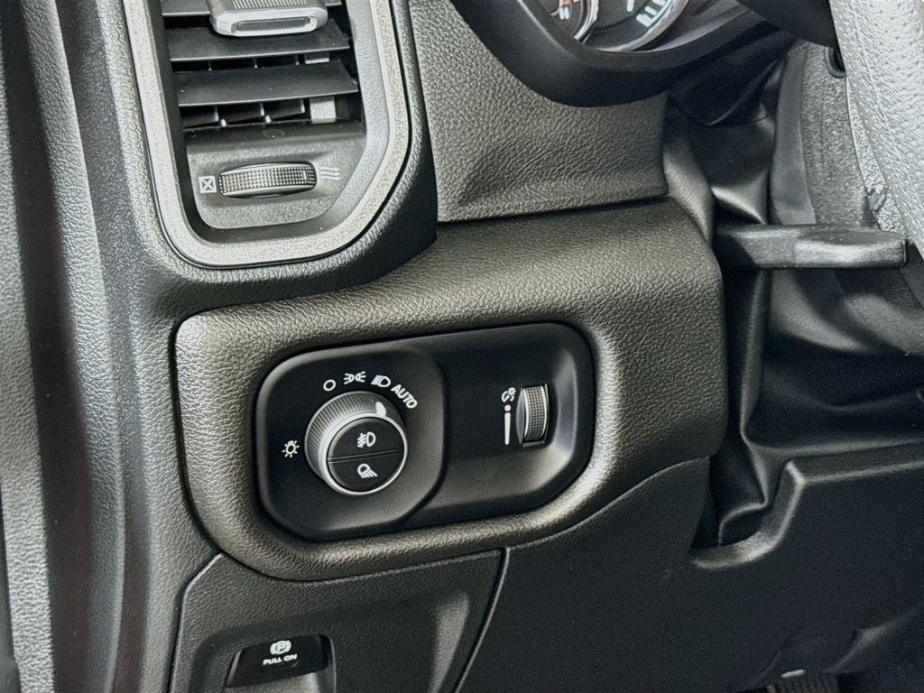 2025 RAM 1500 Tradesman CREW CAB 4X4