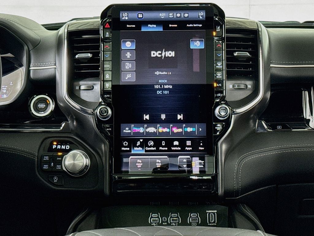 2025 RAM 1500 Limited C rew Cab 4X4