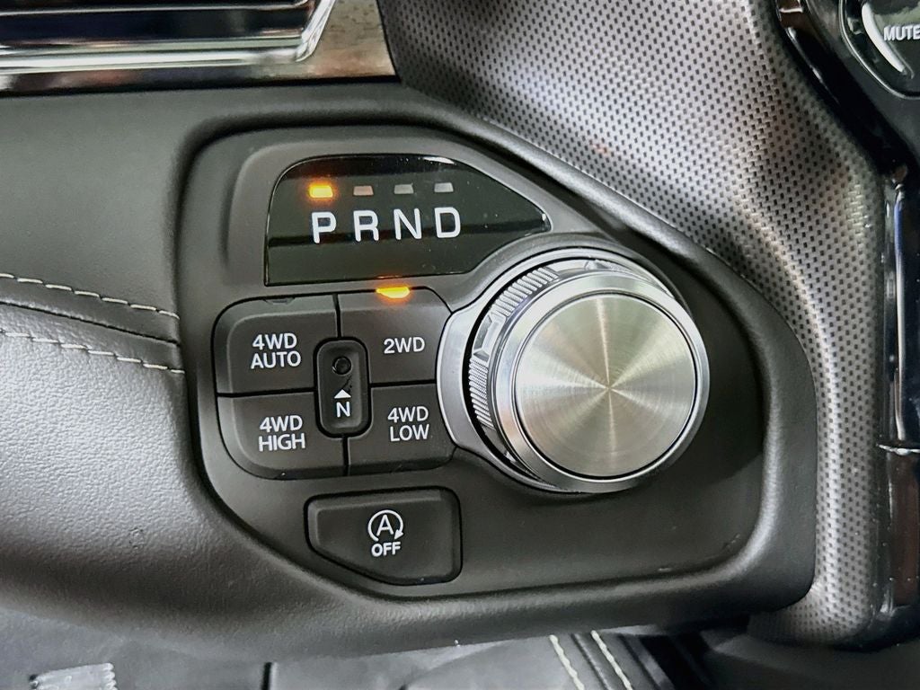 2025 RAM 1500 Limited C rew Cab 4X4