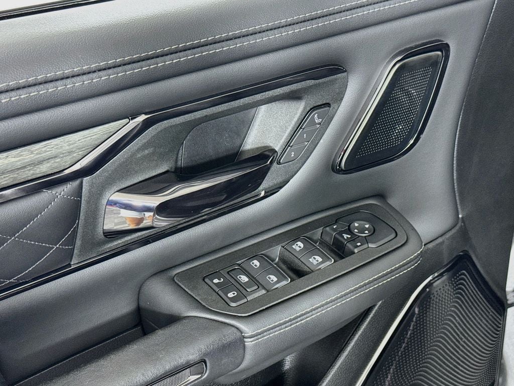 2025 RAM 1500 Limited C rew Cab 4X4