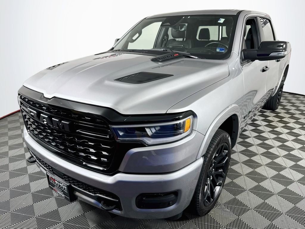 2025 RAM 1500 Limited C rew Cab 4X4