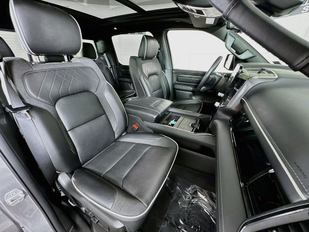 2025 RAM 1500 Limited C rew Cab 4X4
