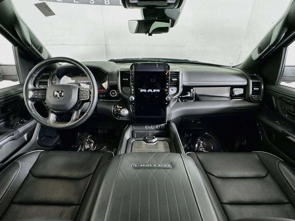 2025 RAM 1500 Limited C rew Cab 4X4