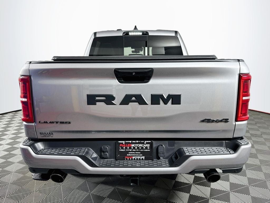 2025 RAM 1500 Limited C rew Cab 4X4