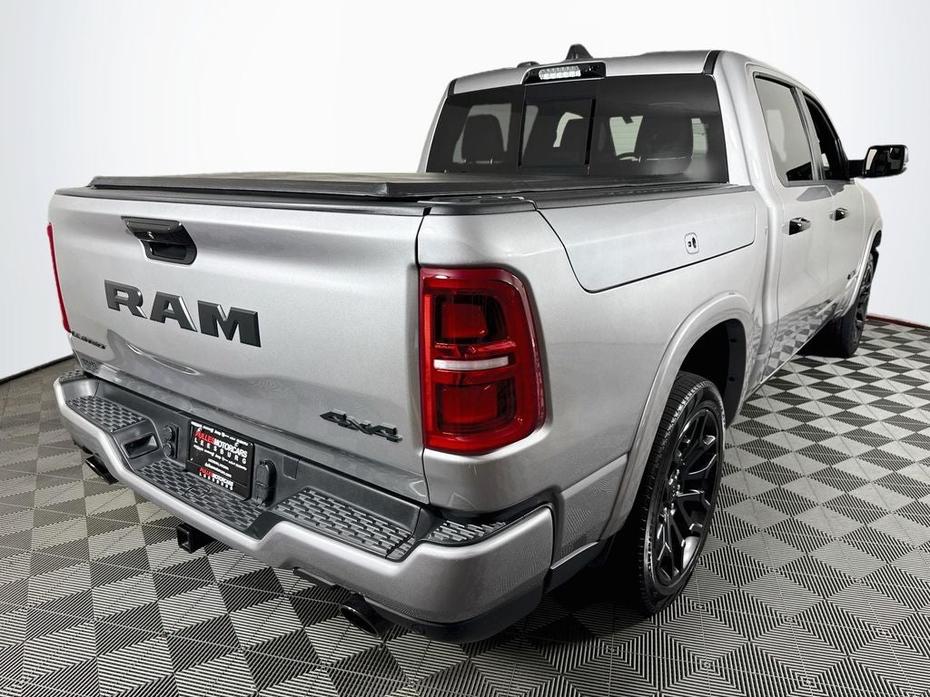 2025 RAM 1500 Limited C rew Cab 4X4