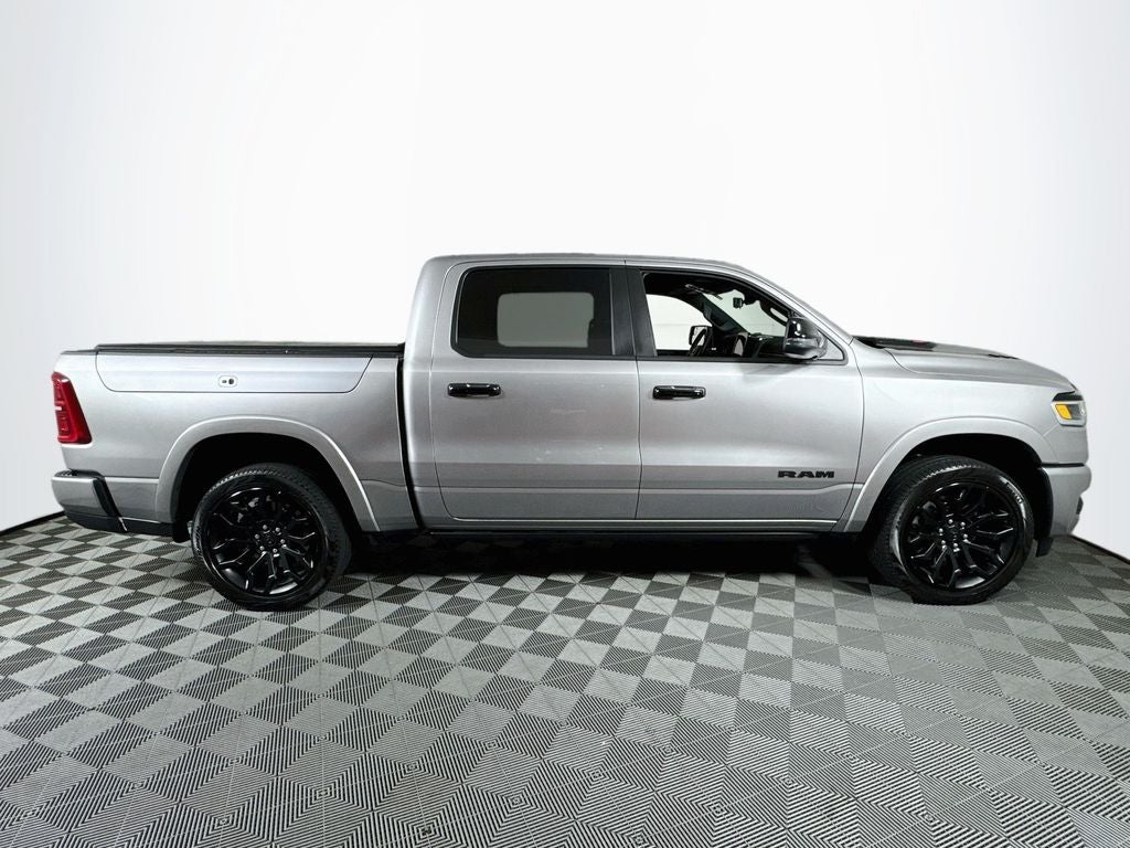 2025 RAM 1500 Limited C rew Cab 4X4