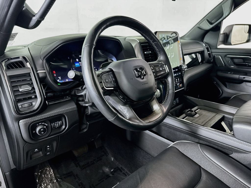 2025 RAM 1500 Limited C rew Cab 4X4