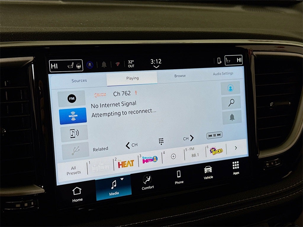2026 Chrysler Pacifica Select