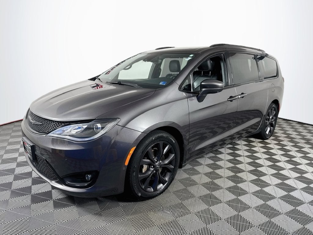 2020 Chrysler Pacifica Touring L Plus S-Appearance Package-27J