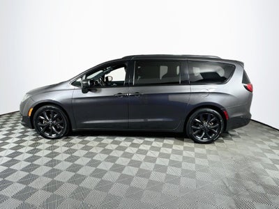 2020 Chrysler Pacifica Touring L Plus S-Appearance Package-27J