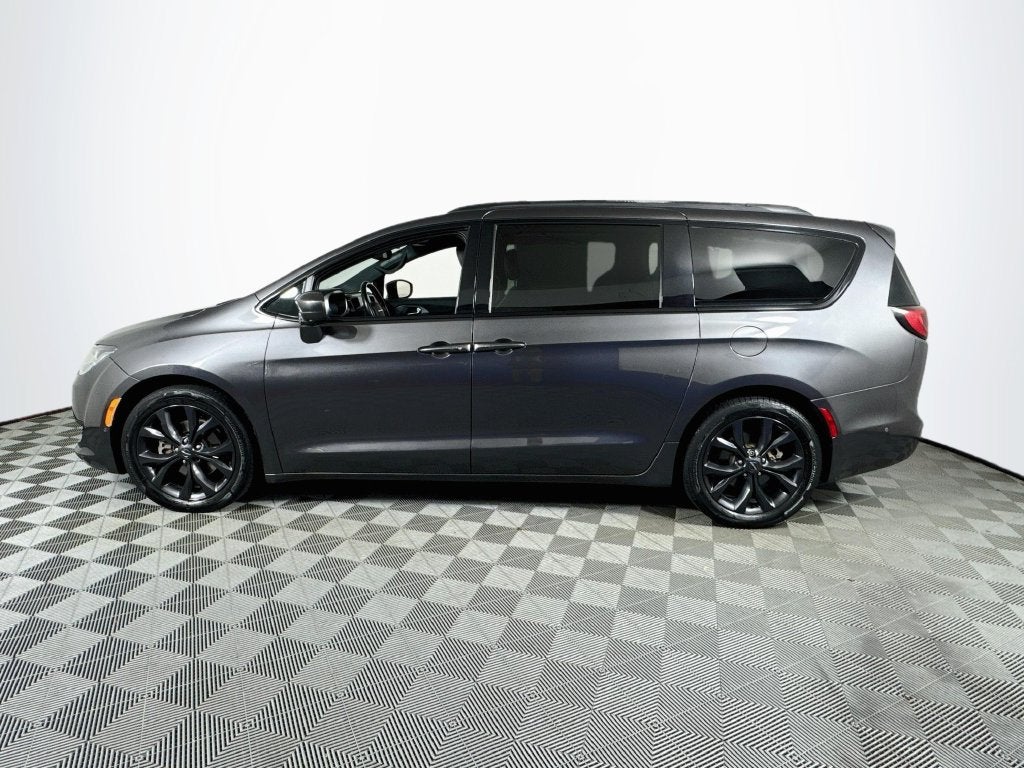 2020 Chrysler Pacifica Touring L Plus S-Appearance Package-27J