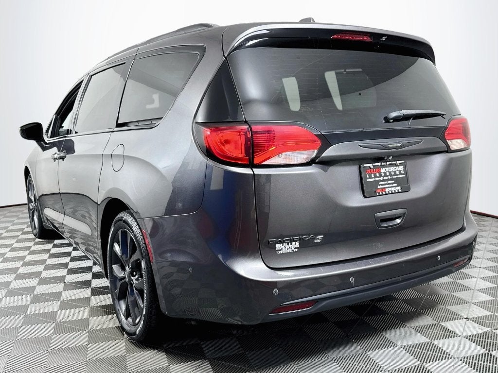 2020 Chrysler Pacifica Touring L Plus S-Appearance Package-27J