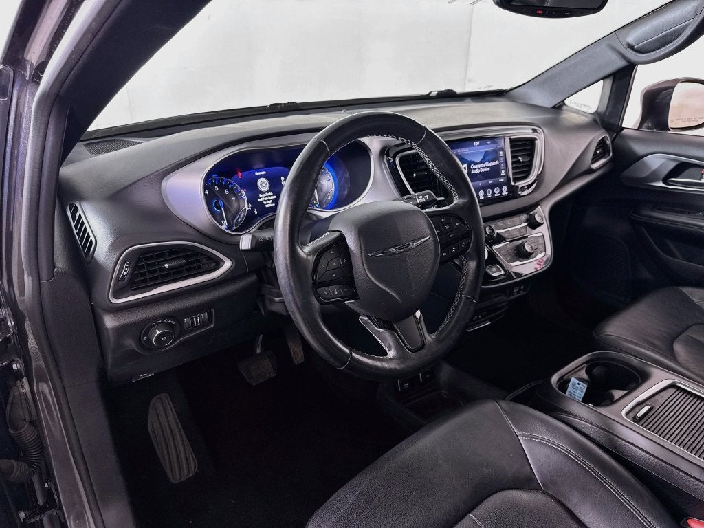 2020 Chrysler Pacifica Touring L Plus S-Appearance Package-27J