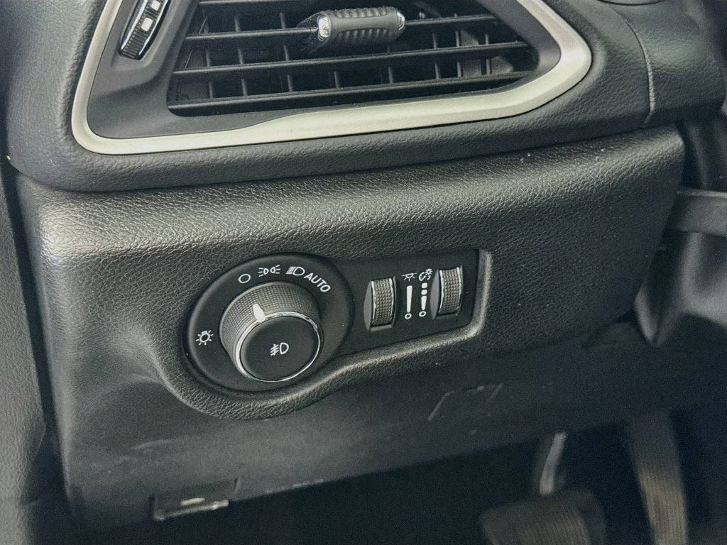 2020 Chrysler Pacifica Touring L Plus S-Appearance Package-27J