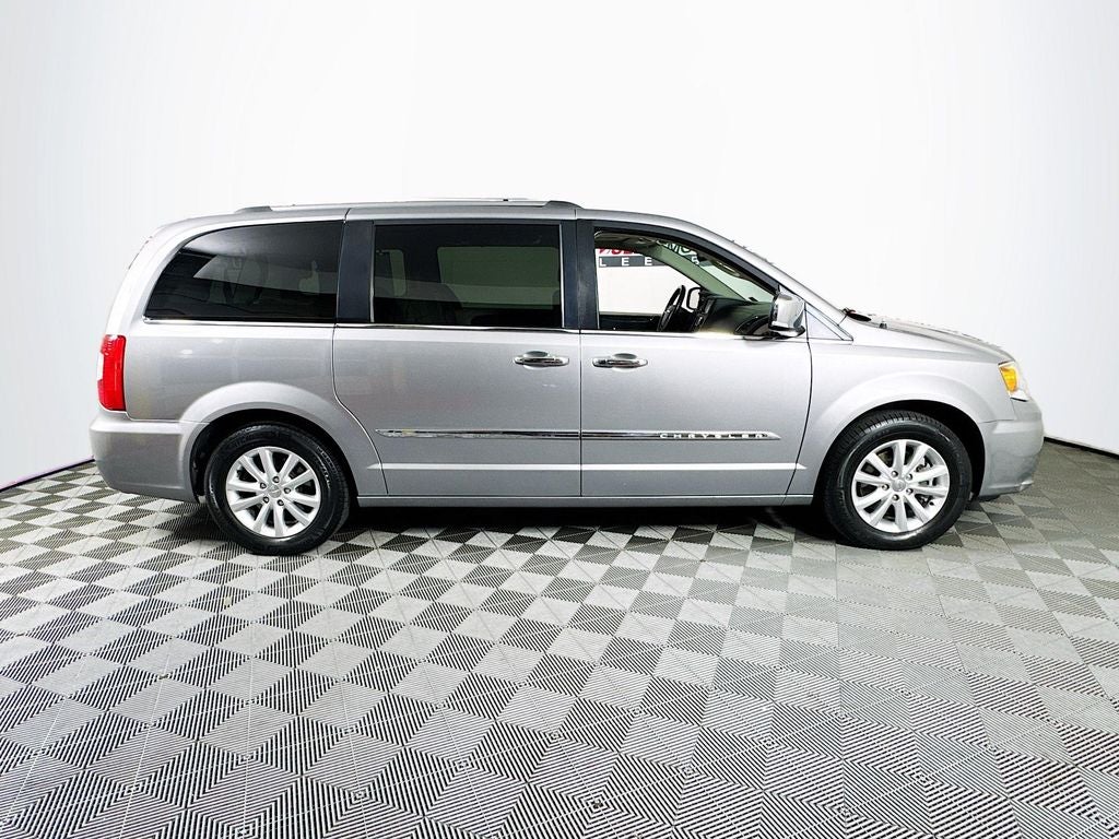 2015 Chrysler Town & Country Limited-Platinum