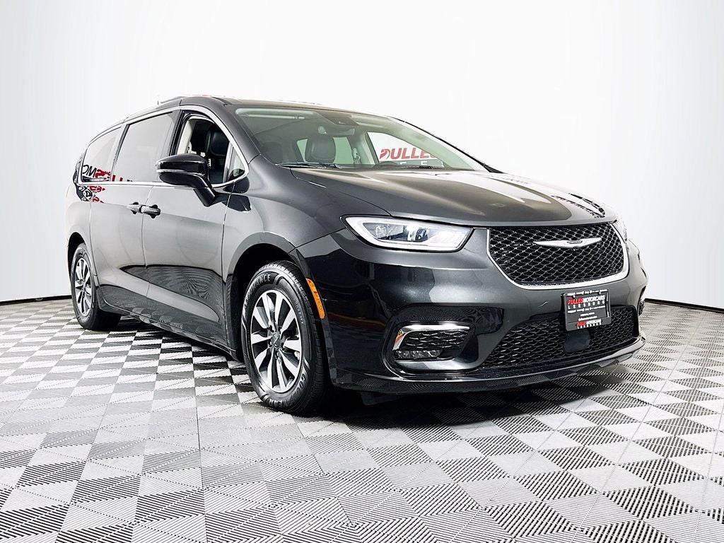 2022 Chrysler Pacifica Hybrid Touring L