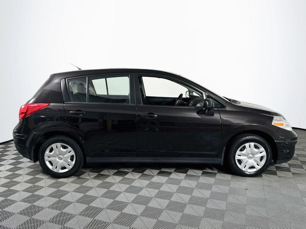 2011 Nissan Versa 1.8 S 5DR-Hatchback