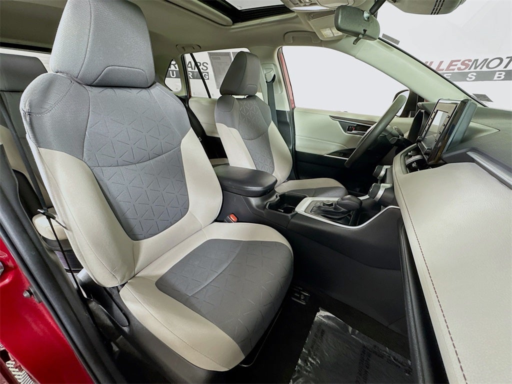 2022 Toyota RAV4 Hybrid XLE