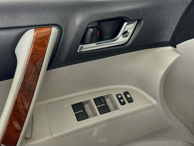 2013 Toyota Highlander Limited Preferred Owner's Portfolio