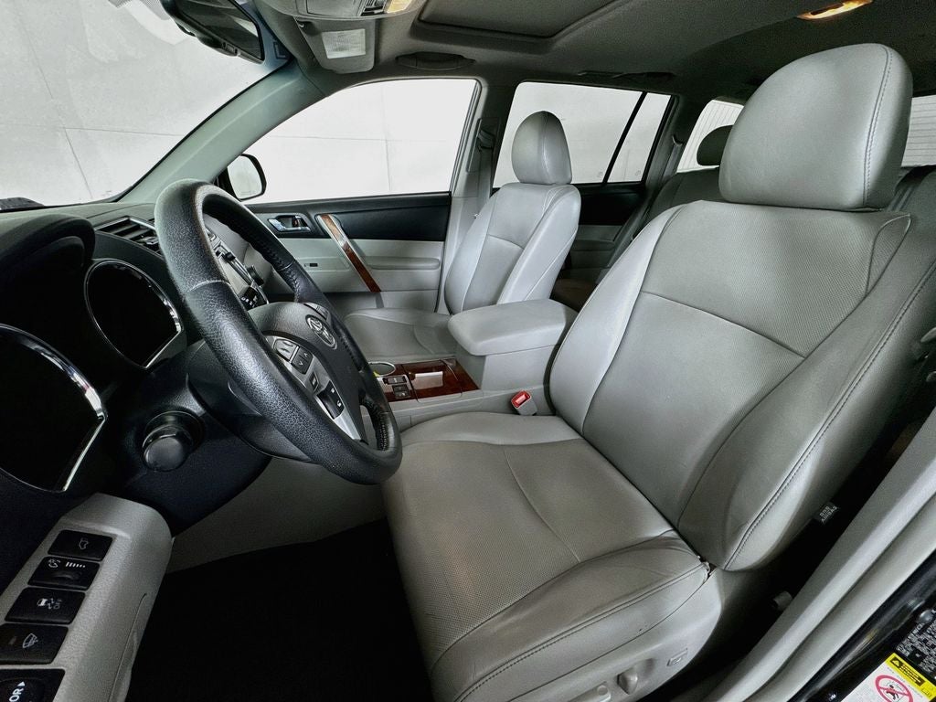 2013 Toyota Highlander Limited Preferred Owner's Portfolio