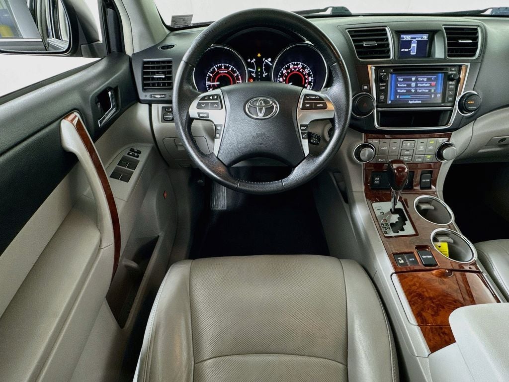 2013 Toyota Highlander Limited Preferred Owner's Portfolio