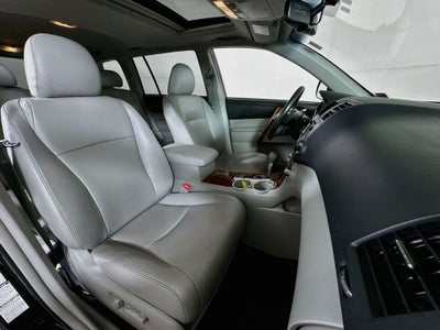 2013 Toyota Highlander Limited Preferred Owner's Portfolio