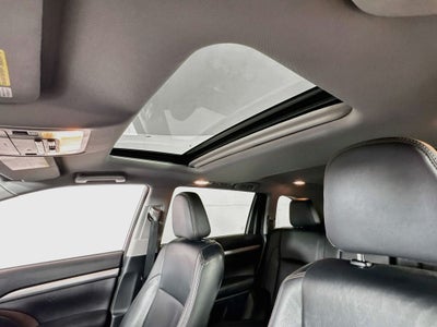 2015 Toyota Highlander XLE V6 AWD Preferred Owner's Portfolio