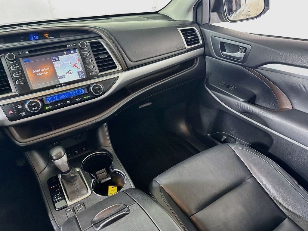 2015 Toyota Highlander XLE V6 AWD Preferred Owner's Portfolio