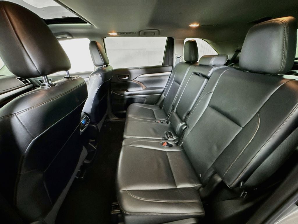 2015 Toyota Highlander XLE V6 AWD Preferred Owner's Portfolio