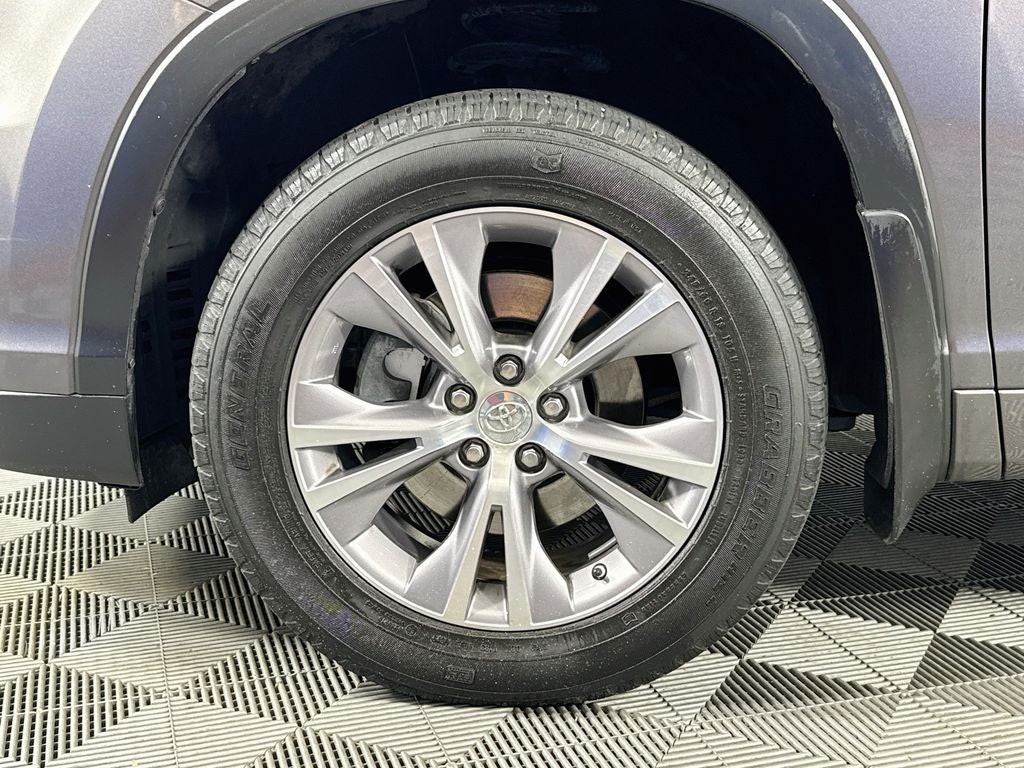 2015 Toyota Highlander XLE V6 AWD Preferred Owner's Portfolio